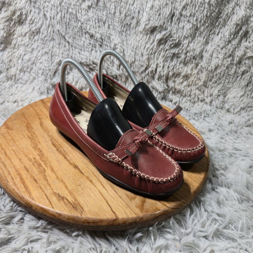 Vintage Style Thom McAn Leather Loafer Womens Size 7W Beige Brown Slip On Shoes